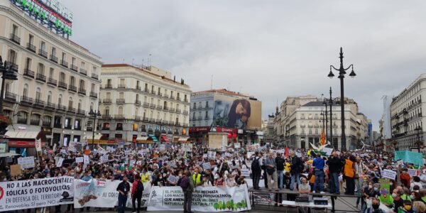 Manifestación histórica, Renovables sí pero no así, 15000 personas en Madrid con Aliente y 180 plataformas