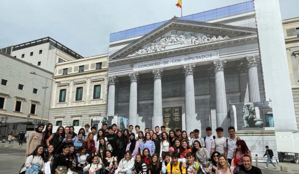 Alumnos del IES Valle del Jiloca visitan el Congreso con Teruel Existe