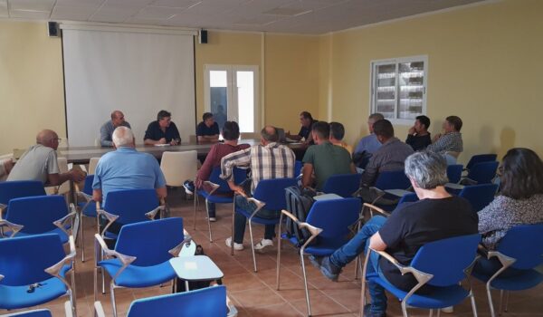 Agricultores, empresarios y vecinos del Matarraña transmiten sus preocupaciones a Teruel Existe